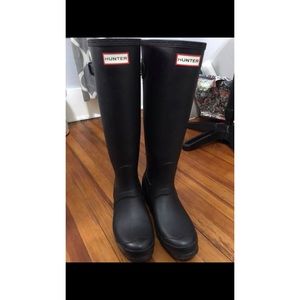Hunter rain boots with extendable back